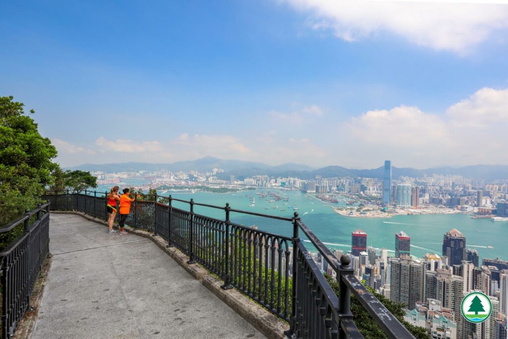 香港のルガード ロード - 香港のビクトリア ピークの頂上 - ビクトリア ハーバー ビュー