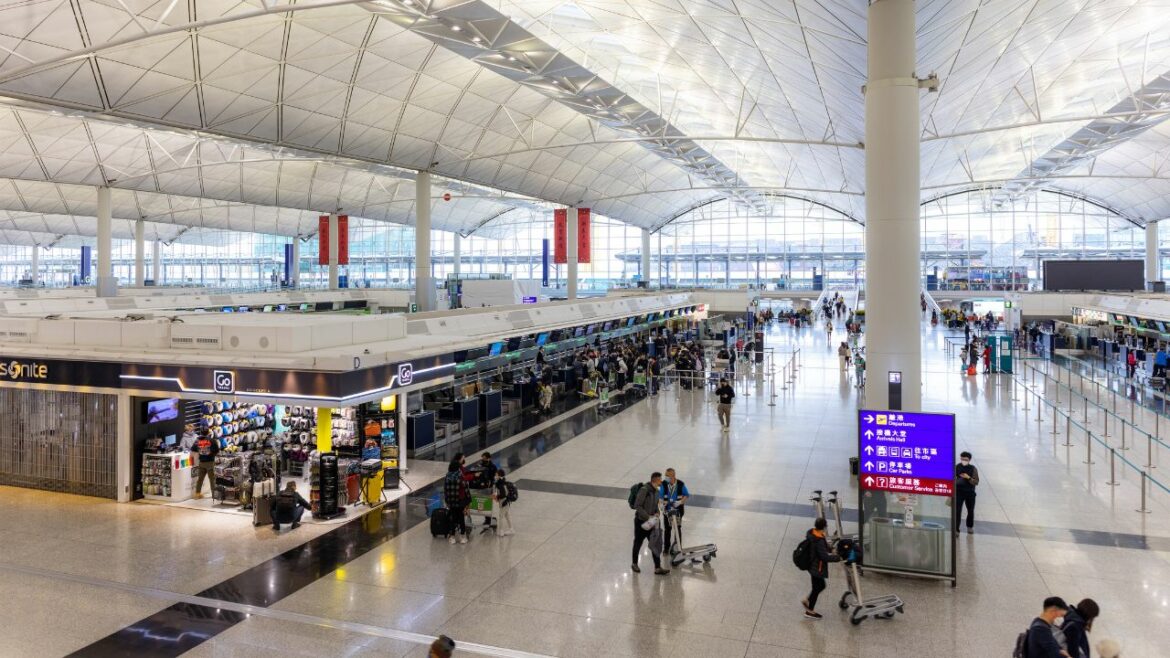 Sleeping in Hong Kong Airport Where to Find Sleeping Pod, Showers